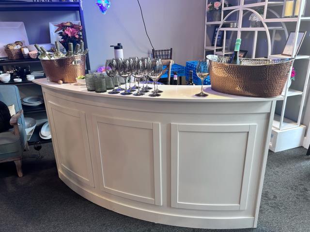 Where to rent BAR CURVED WHITE 6 in Cornelius NC